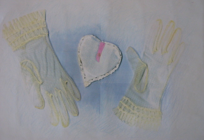 Manos cristalinas junto al corazón herido, 2003. Copia directa, 30 x 43 cm